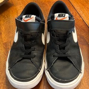 NIKE Blazers Low and Target Slippers Boys Size 2